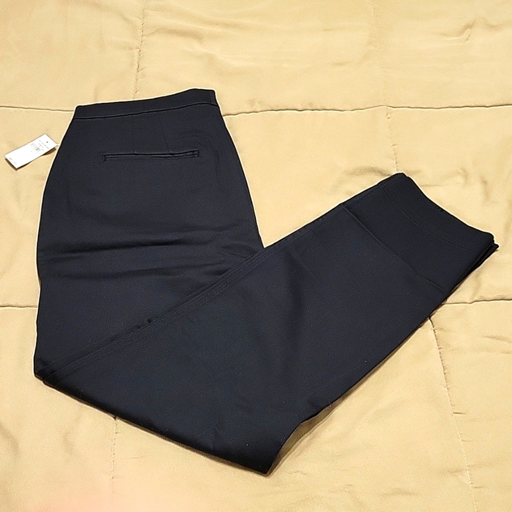 NWT GAP High Rise Slim Crop Pants - Size 6  - Black